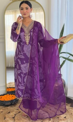 Women Floral Embroidered Regular Kurta with Trousers & With Dupatta